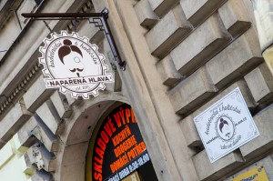 The sign of Napařená hlava on the street